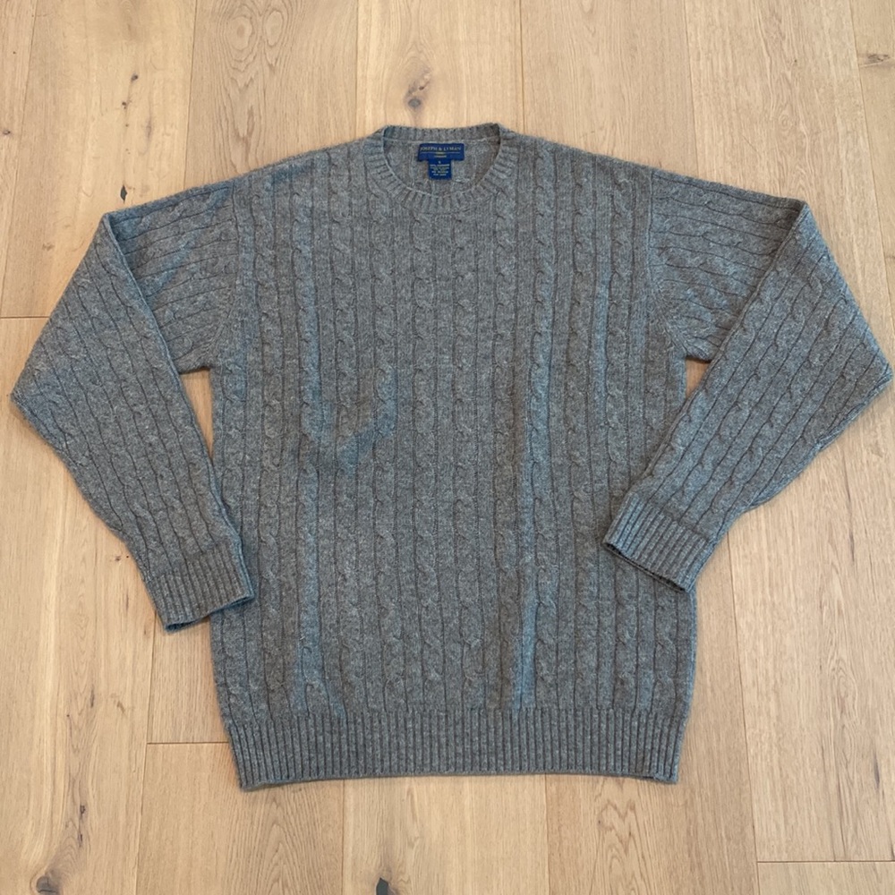 100% Cashmere Joseph and Lyman sweater. Super soft. Size small.